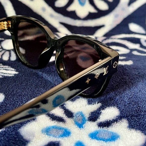 LOUIS VUITTON MY MONOGRAM ROUND SUNGLASSES - Picture 3 of 5